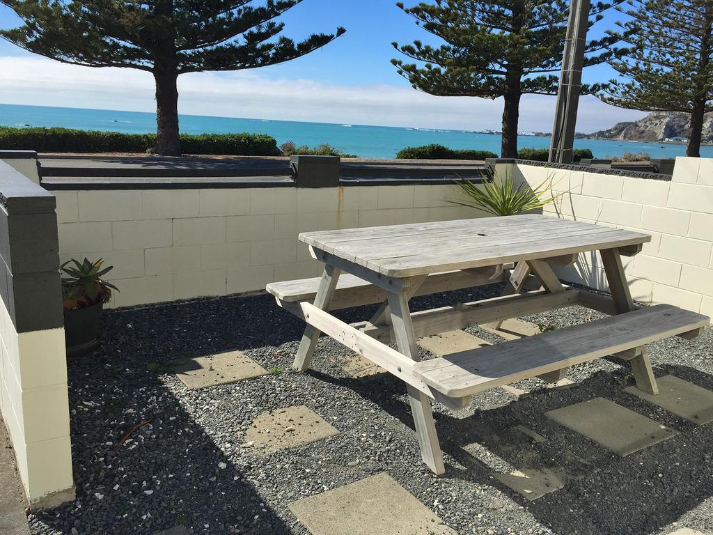 Norfolk Pine Beachfront Motel Kaikoura Exterior photo